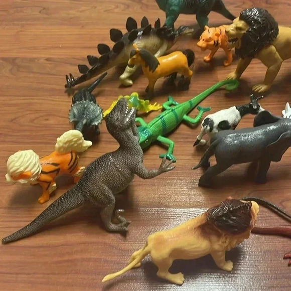 Toy bundle of dinosaurs and animals - Picture 2 of 6